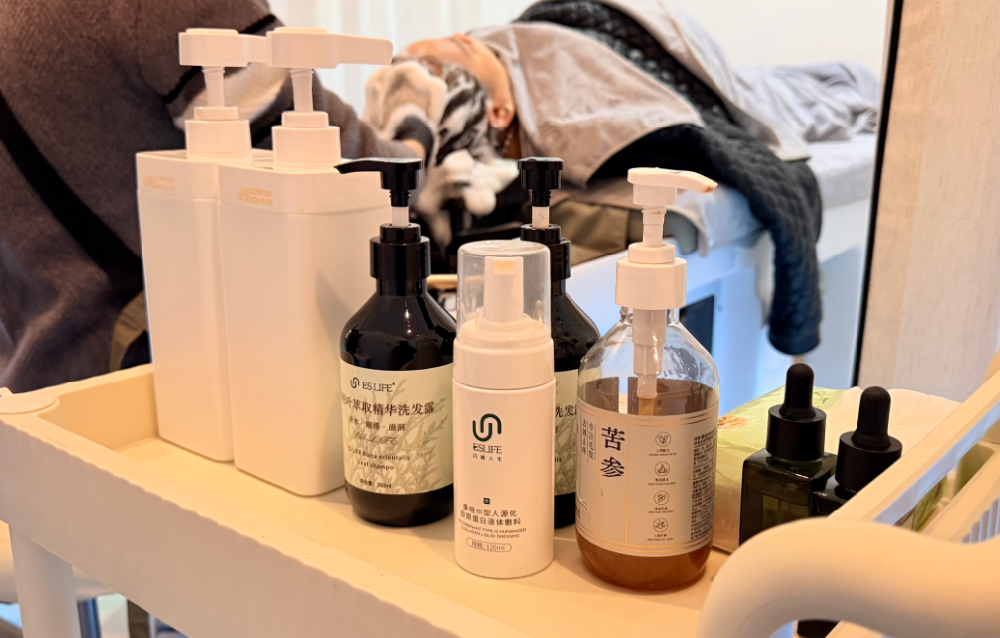 唯秦秘超绝差异化：为什么它的“械字号”养发产品让你开店更安心？