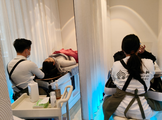 养发馆跨界之战：唯秦秘加盟店如何用头皮数据“抢走”医美诊所的抗衰客户？