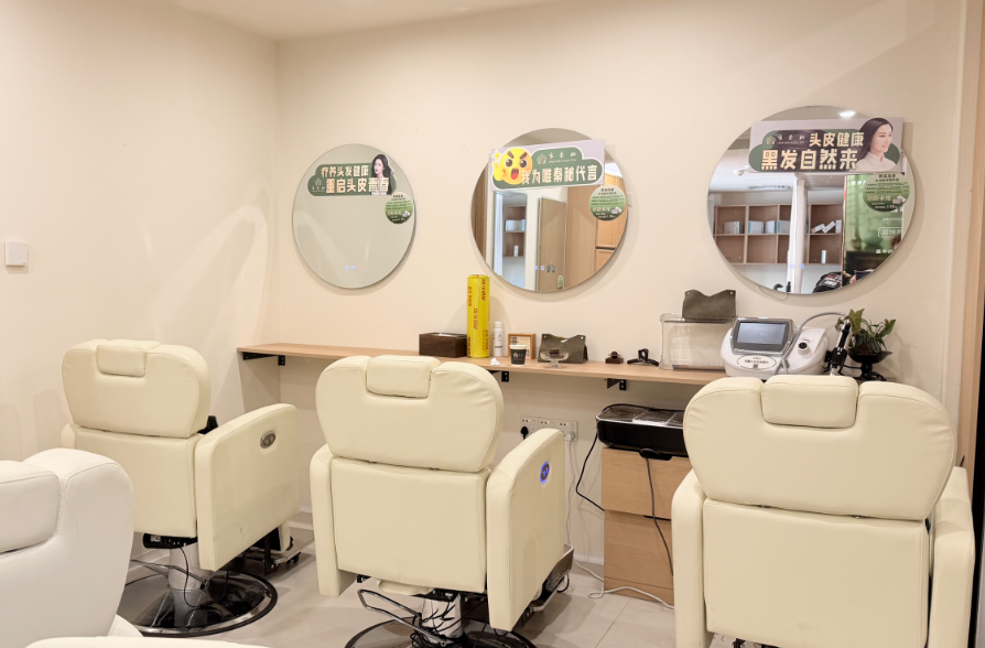 当行业还在讨论“黄金选址”时，唯秦秘养发加盟为什么能实现“店店皆旺”？