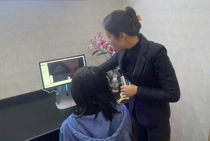 唯秦秘养发加盟的“科技感体验如何精准“狙击”年轻人的核心诉求?