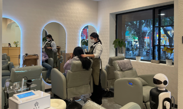 加盟商利润结构的“升维”：唯秦秘如何终结“推销”与“耗卡”模式？