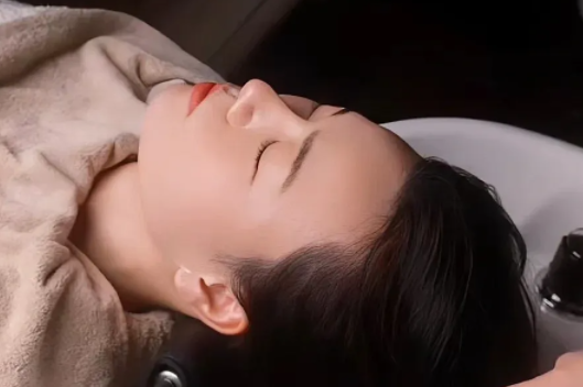 聚焦头皮健康管理，唯秦秘放弃了什么，守住了什么？